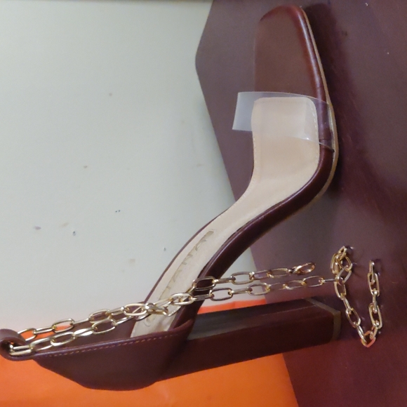 Brown high heel - Picture 3 of 3